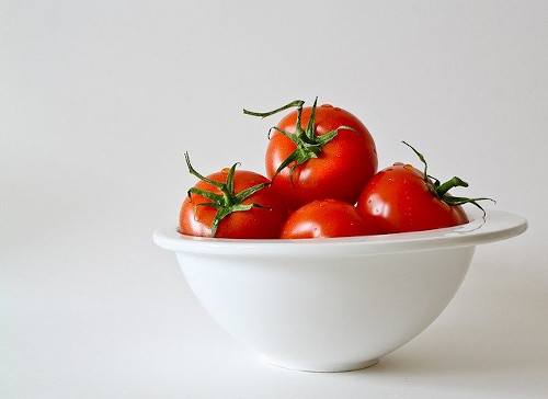Best foods for men's reproductive health: Image of bowl of tomatoes.