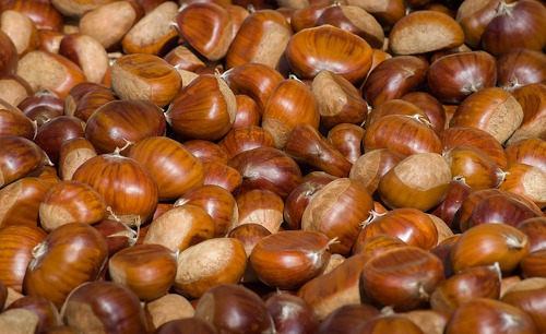 Foods bad for kidneys: Image of a bunch of chestnuts.