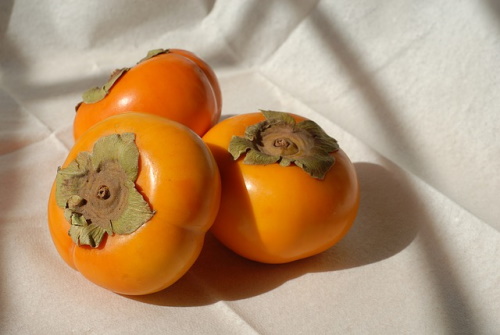 Foods for the intestines: Image of the fruit persimmons.