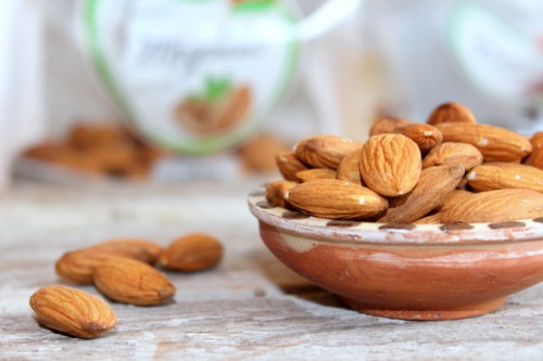 Foods for bone and muscle health: Image of bowl of almonds