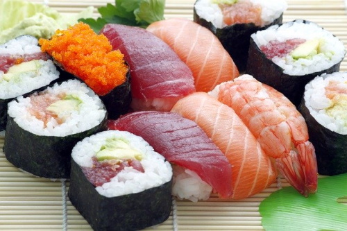 Foods that cause gout: Image of different types of sushi fish.