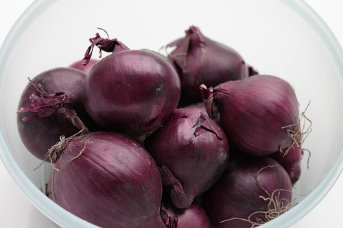 Best foods for asthma: Image of red onions that are rich in antioxidants.