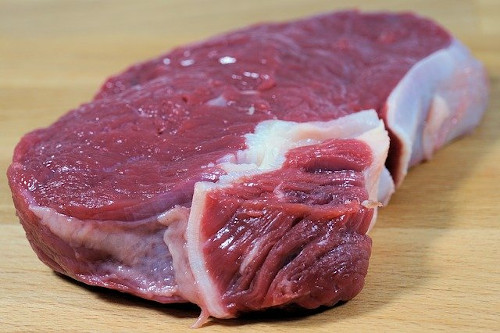 Diverticulosis foods to avoid: Image of raw cut of steak meat.