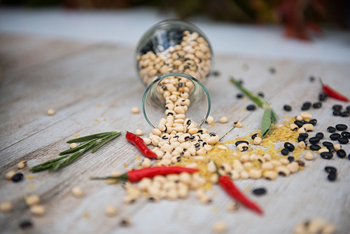 Artery cleansing diet: Image of  different legumes on a table