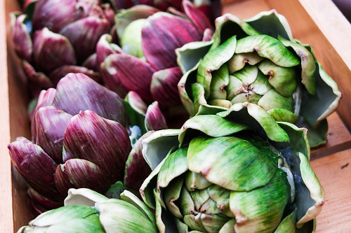 Foods not to eat with gallstones: Image of multiple artichokes.