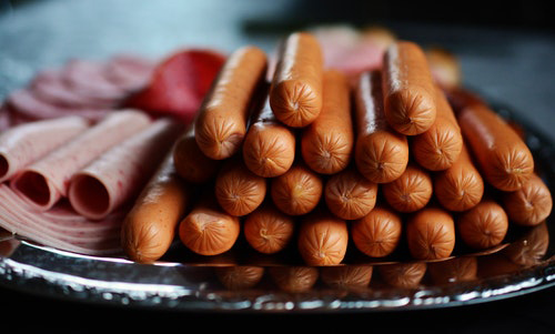 a plate with different types of meats which are all contributors to gastritis