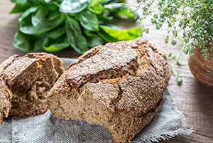 loaf of pumpernickel bread