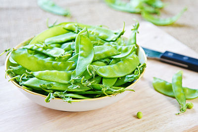 bowl of overflowing snow peas