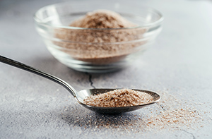 psyllium in bowl and on spoon
