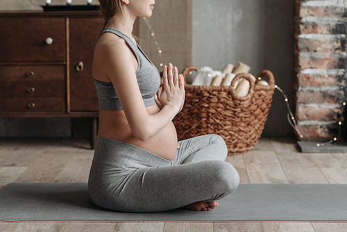 pregnant woman meditating