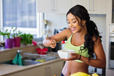 fit woman eating healthy