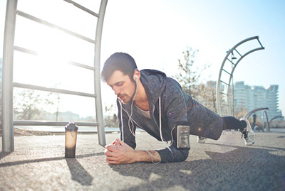 guy doing planking exercises for a flat stomach